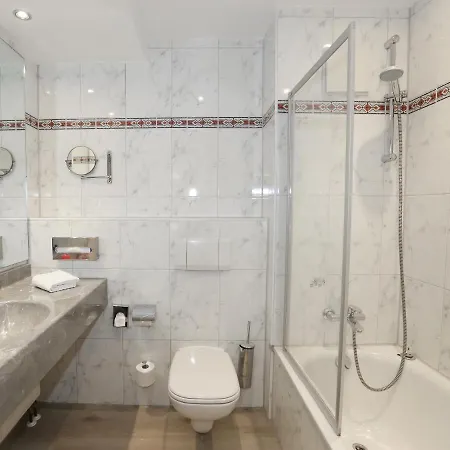 Ringhotel Rheinhotel Vier Jahreszeiten 4*
